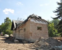 Fotografie zachycují stav Celnice (zahradního domku) během památkové obnovy v roce 2014.